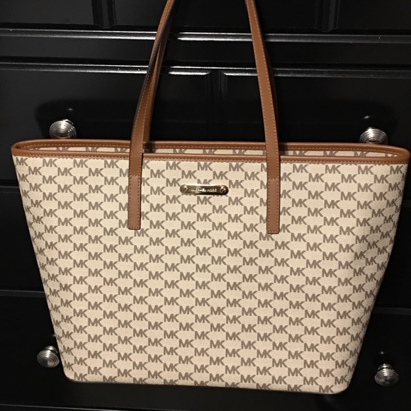 Michael Kors Handbags - NWT Michael Kors Large Tan Logo Tote